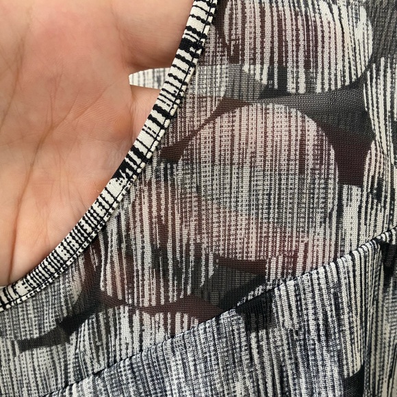 Flowy Work Blouse - Picture 3 of 6